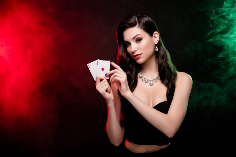 Skillnaden mellan poker blackjack och baccarat