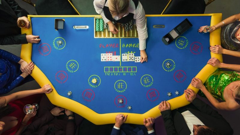 Förstå hur kortvärden och poängräkning fungerar i baccarat