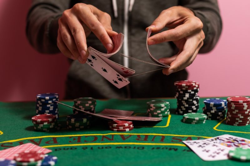 Lär dig grunderna i blackjack och hur spelet fungerar